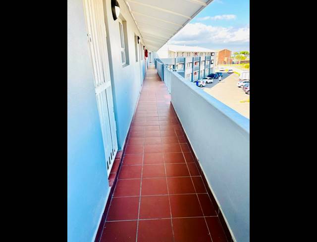 2 BEDROOM APARTMENT FOR SALE IN THORNTON